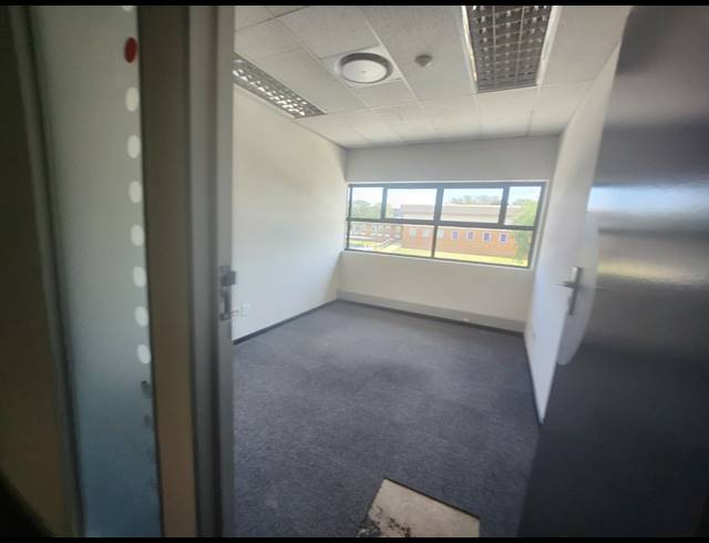 574M² OFFICE TO LET IN RANDJESPARK